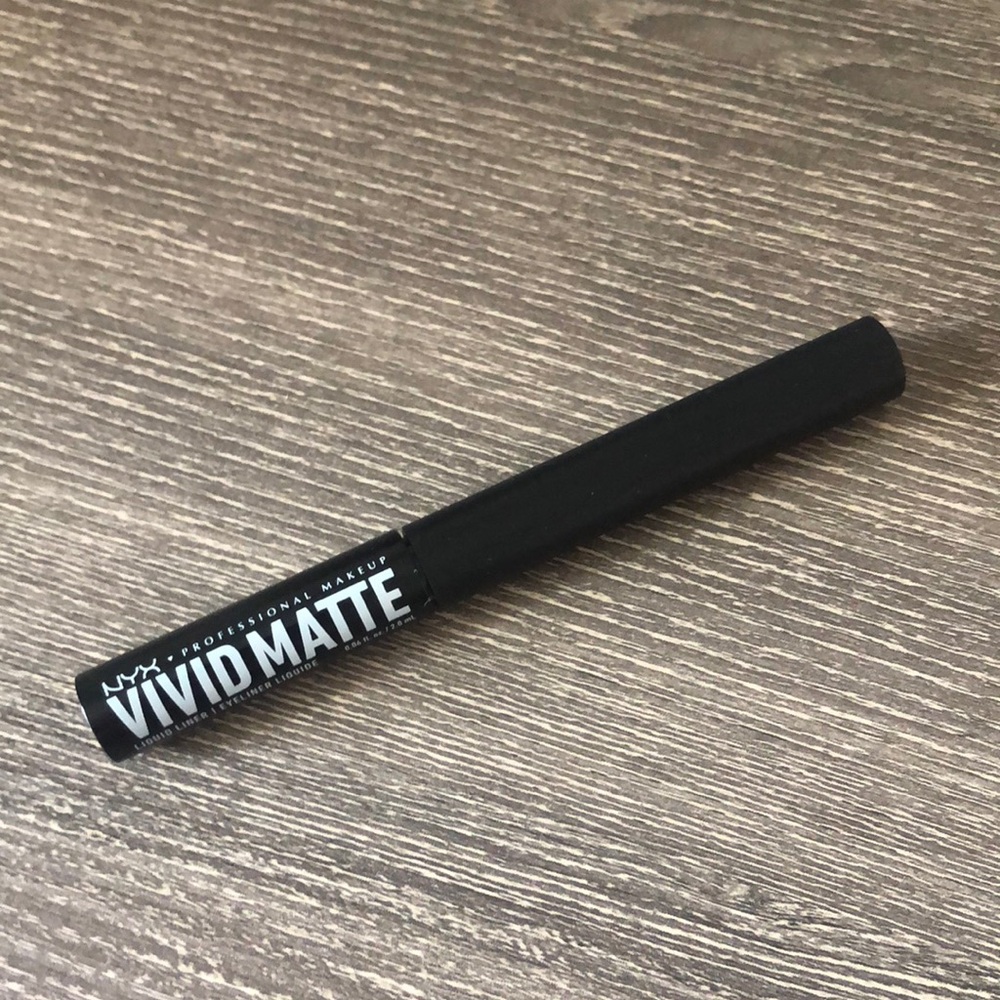 ❤️$6 NWT Vivid Matte Black Eyeliner 2ml